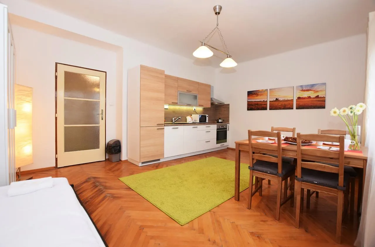 Cisarka Apartments Прага Чехия